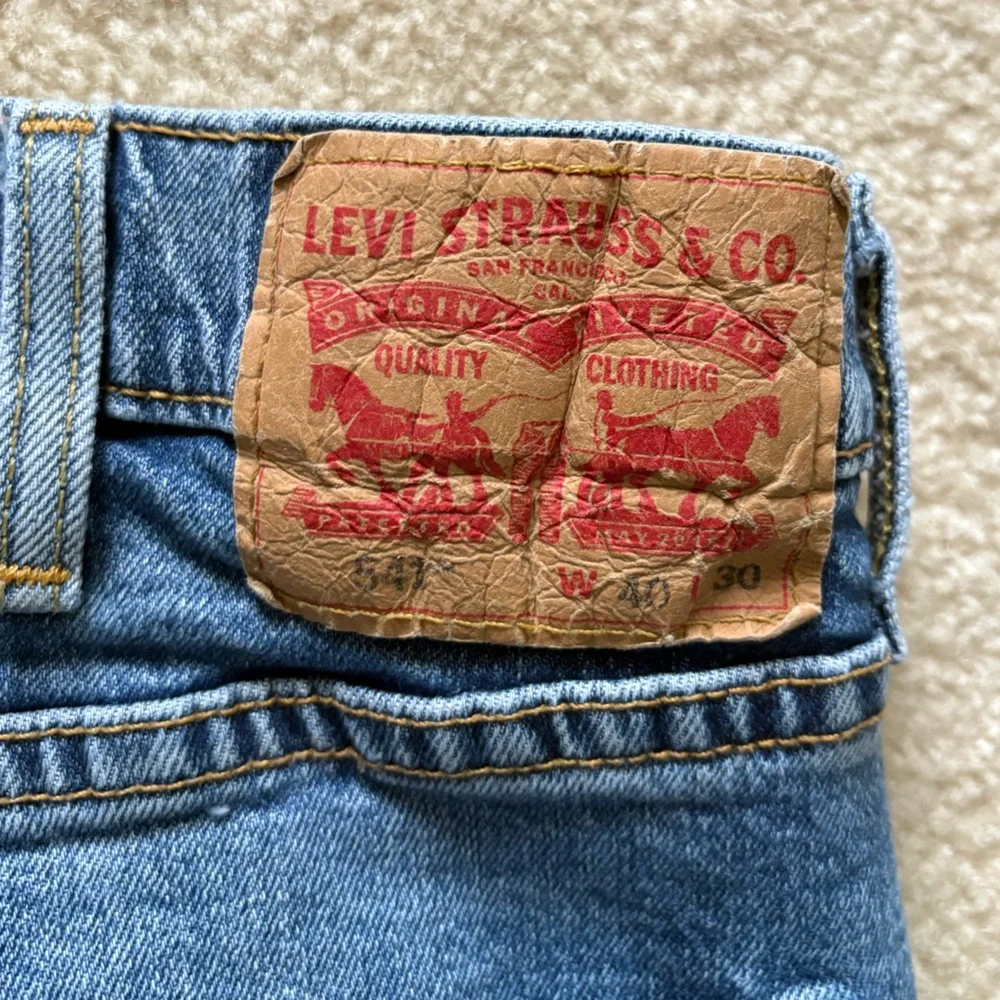 Levi’s Men’s 541 Athletic Taper Fit Faded Jeans. Size 40x30.